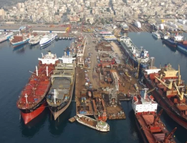 Έκρηξη σε σκάφος στο Πέραμα